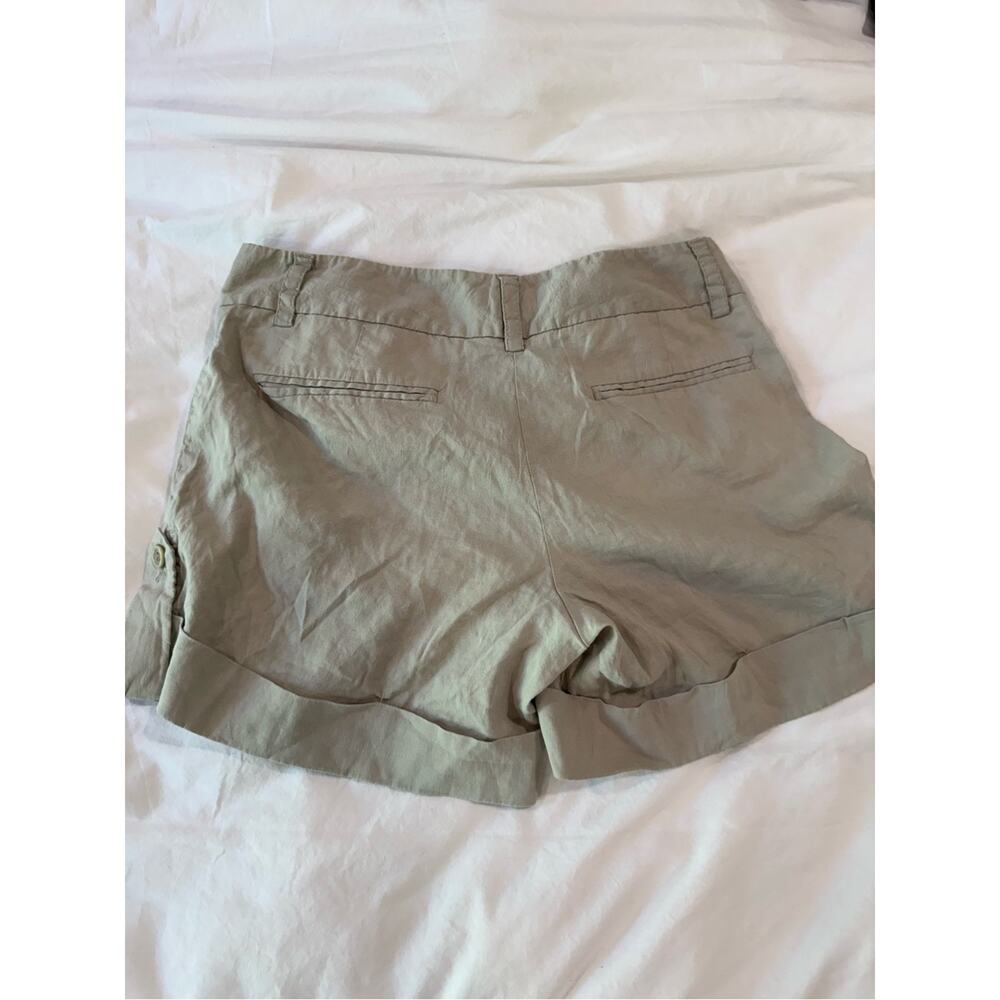 Women's Casual Roll-Cuff Cargo Shorts in Beige - Picture 2 of 4